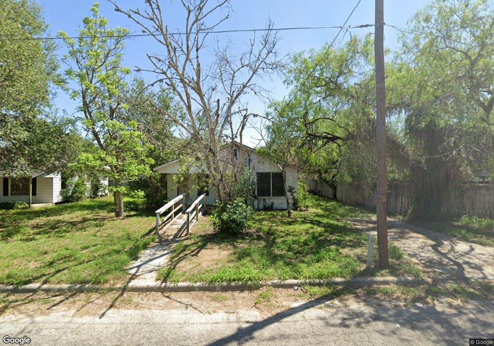 306 N Berry St, Beeville, TX 78102 - photo 1