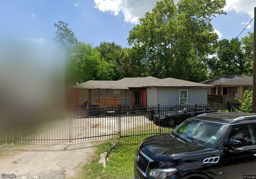 6822 Bethune Dr, Houston, TX 77091 - photo 1