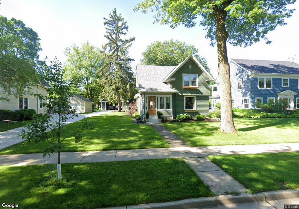 541 W Labelle Ave, Oconomowoc, WI 53066 - photo 1