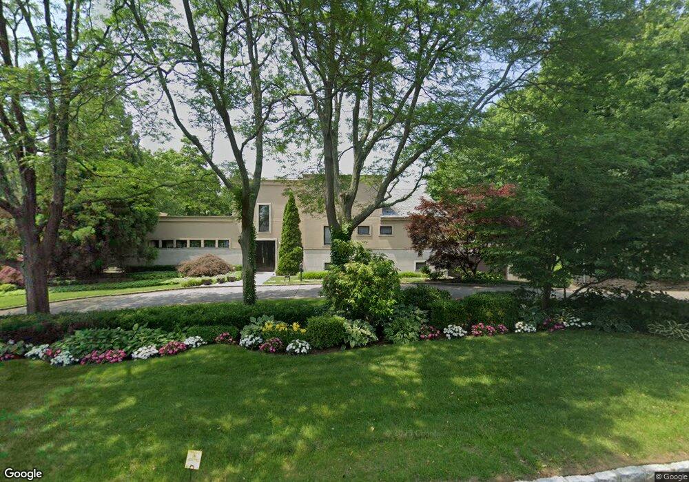 5 Cove Ln, Great Neck, NY 11024 - photo 1