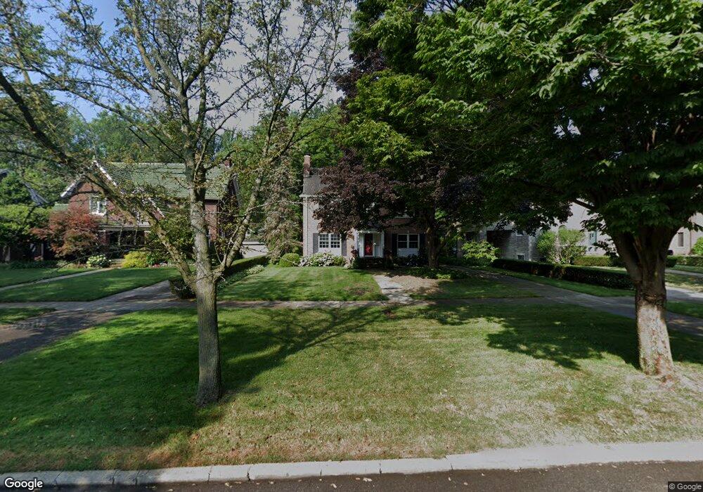 1331 Three Mile Dr, Grosse Pointe Park, MI 48230 - photo 1