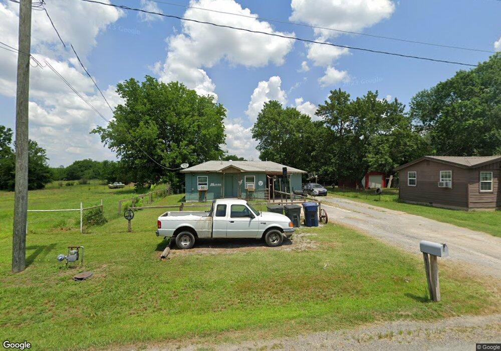 558 W Clay Ave, Chouteau, OK 74337 - photo 1