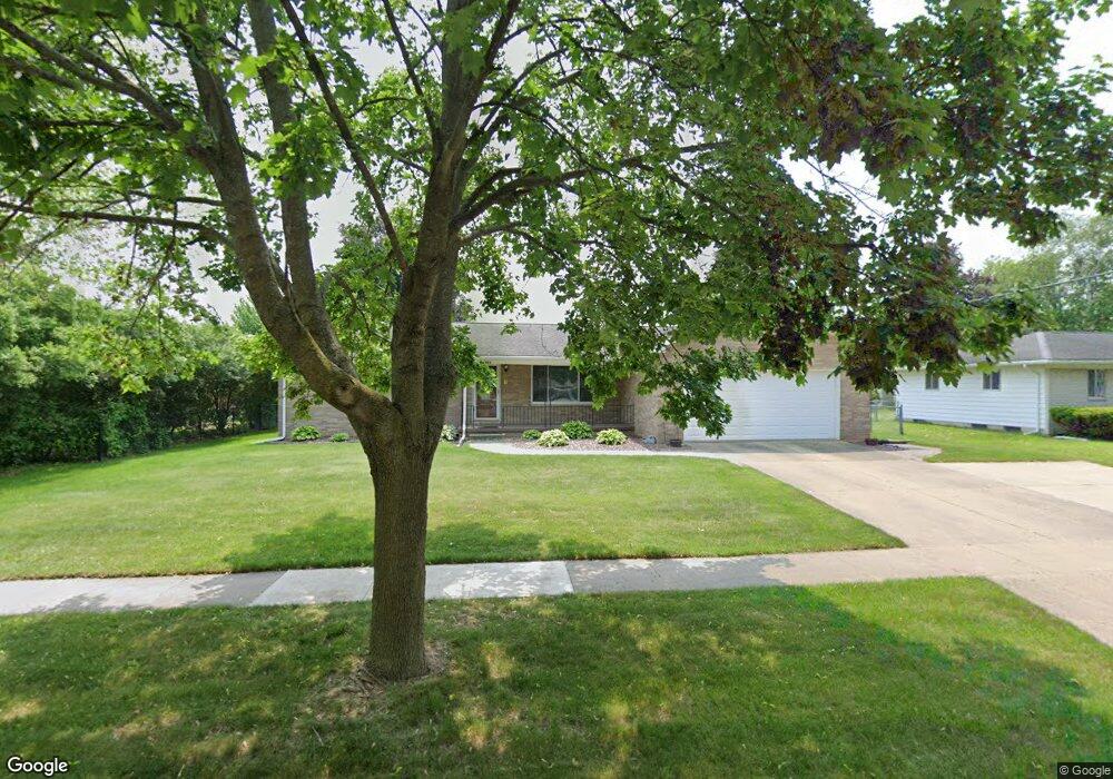 1026 Springview Dr, Flushing, MI 48433 - photo 1