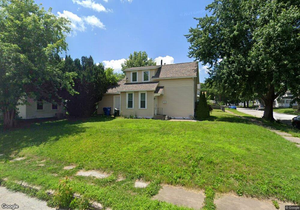2303 W 1st St, Davenport, IA 52802 - photo 1