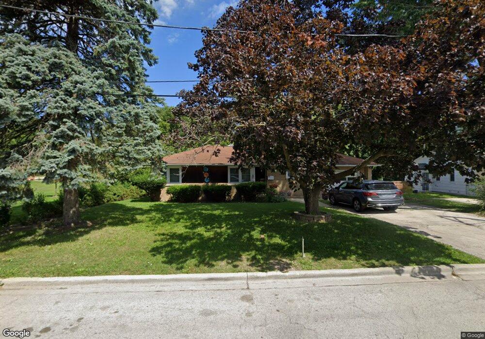 814 W Clayton St, Waukegan, IL 60085 - photo 1