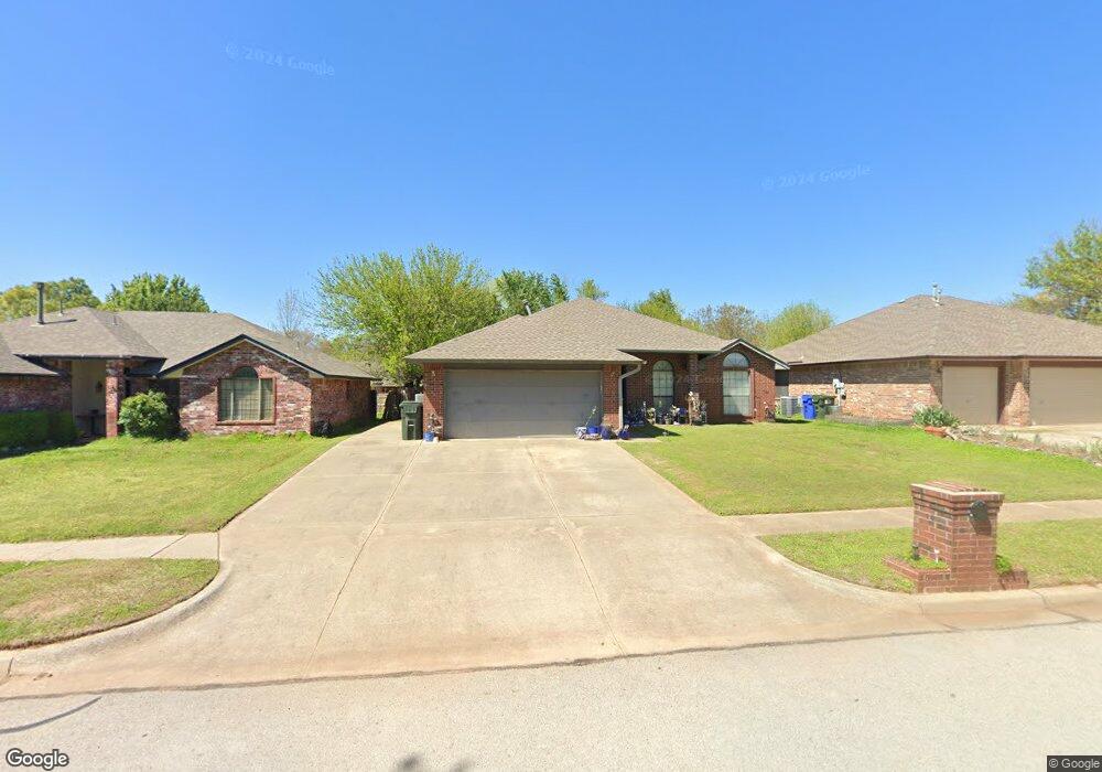 613 Gyrfalcon Dr, Norman, OK 73072 - photo 1
