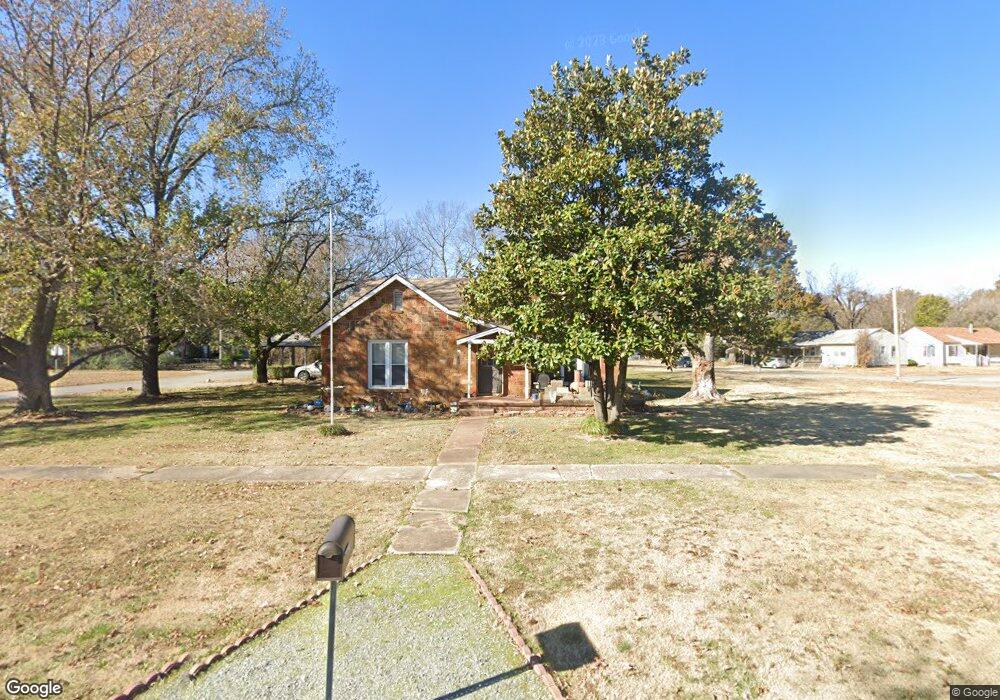 202 N Hogan St, Pryor, OK 74361 - photo 1