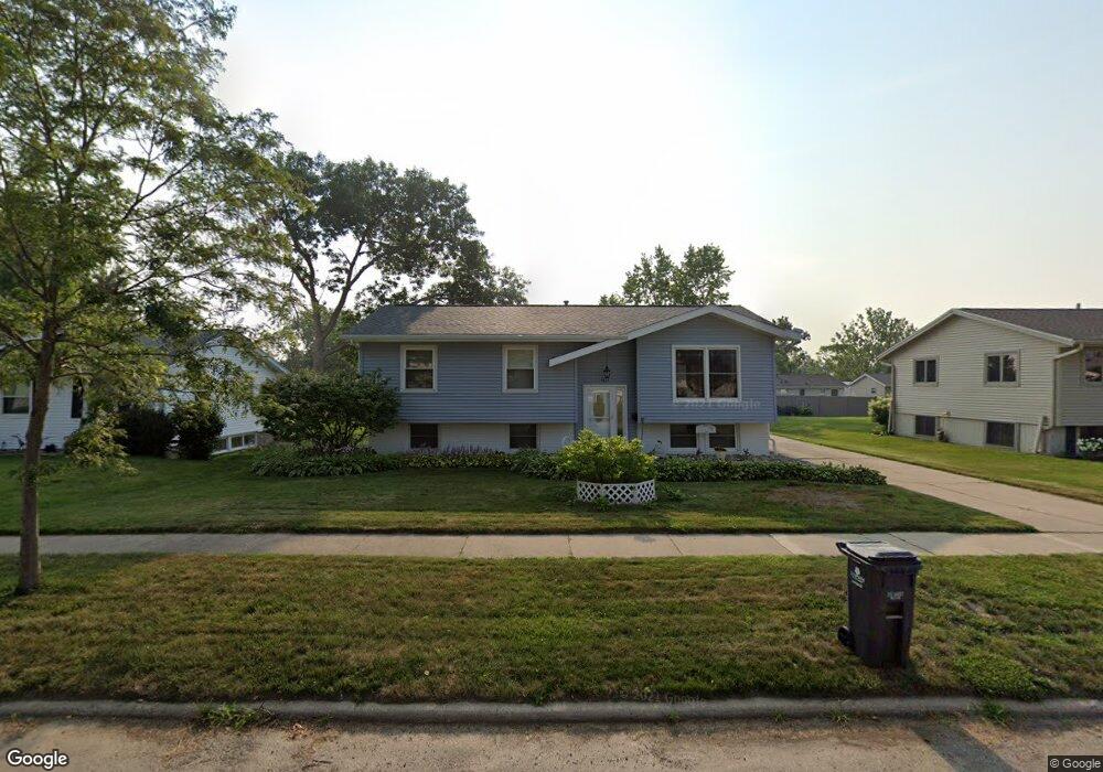 4626 Twin Pine Dr NE, Cedar Rapids, IA 52402 - photo 1