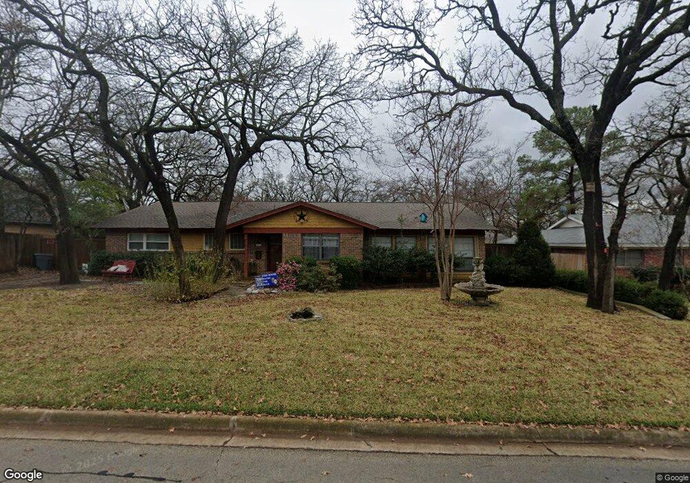 533 W Pleasantview Dr, Hurst, TX 76054 - photo 1