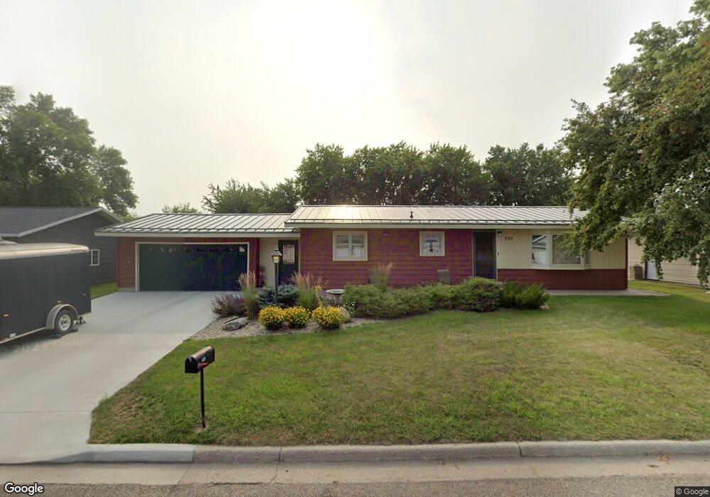 237 18th Ave NE, Jamestown, ND 58401 - photo 1