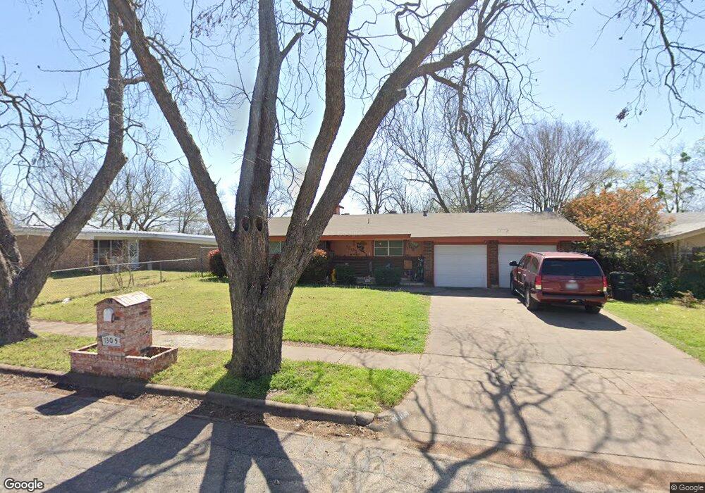 1305 Manor Dr, Cleburne, TX 76033 - photo 1
