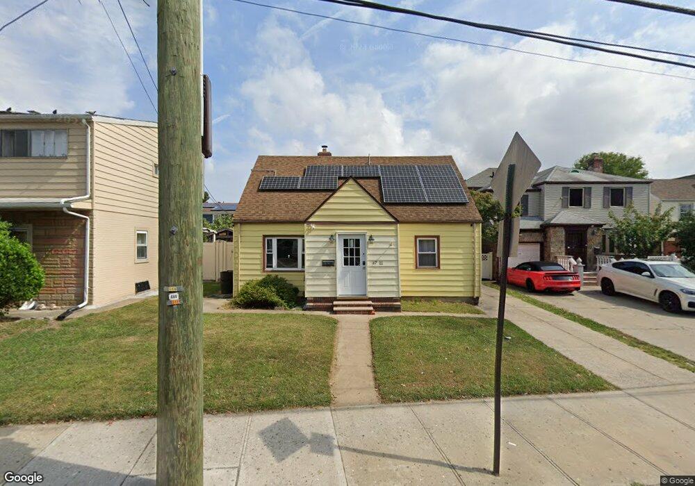 4711 164th St, Flushing, NY 11358 - photo 1