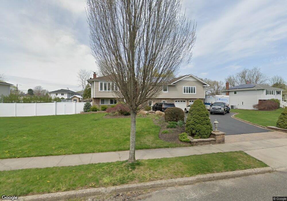 124 Hayrick Ln, ComMacK, NY 11725 - photo 1