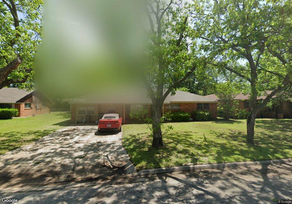 1212 Elmwood St, Gainesville, TX 76240 - photo 1