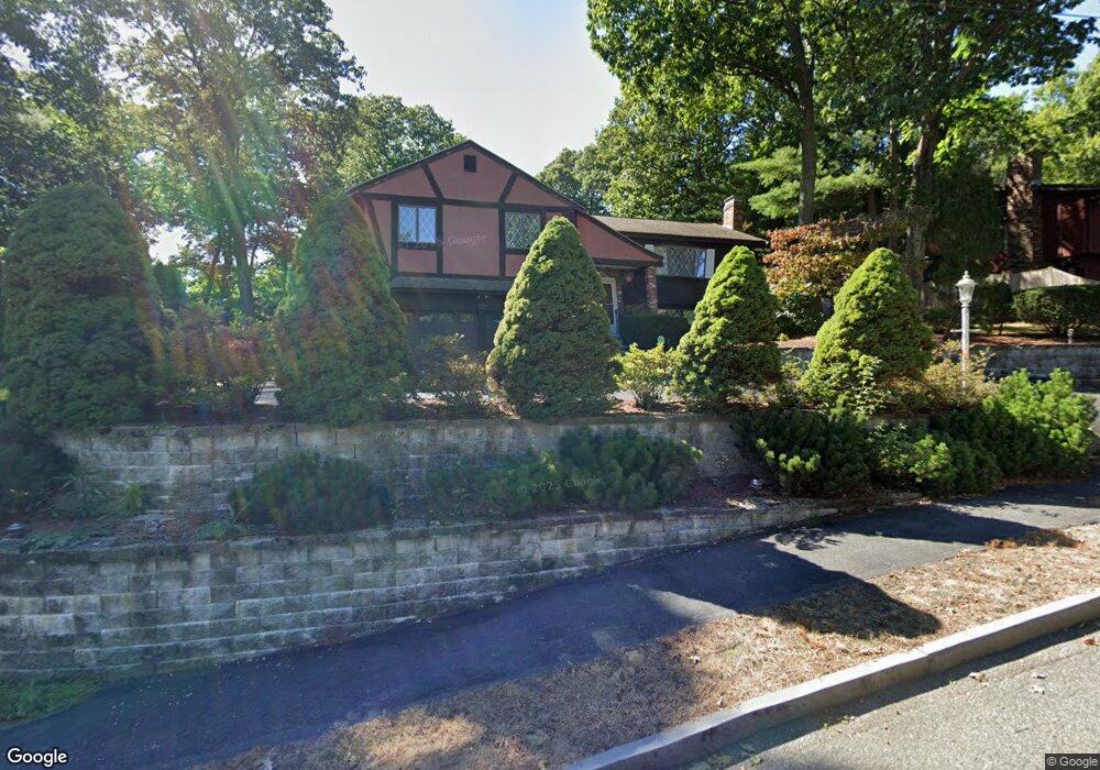 10 Hickory Hill Rd, Wakefield, MA 01880 - photo 1