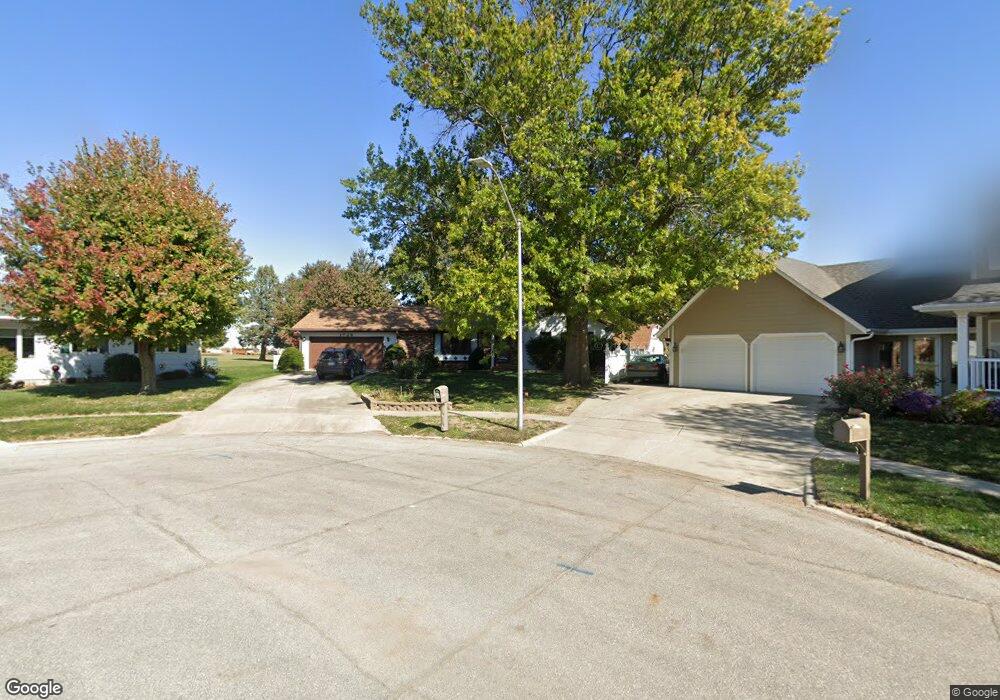 1728 N 10th Ave E, Newton, IA 50208 - photo 1