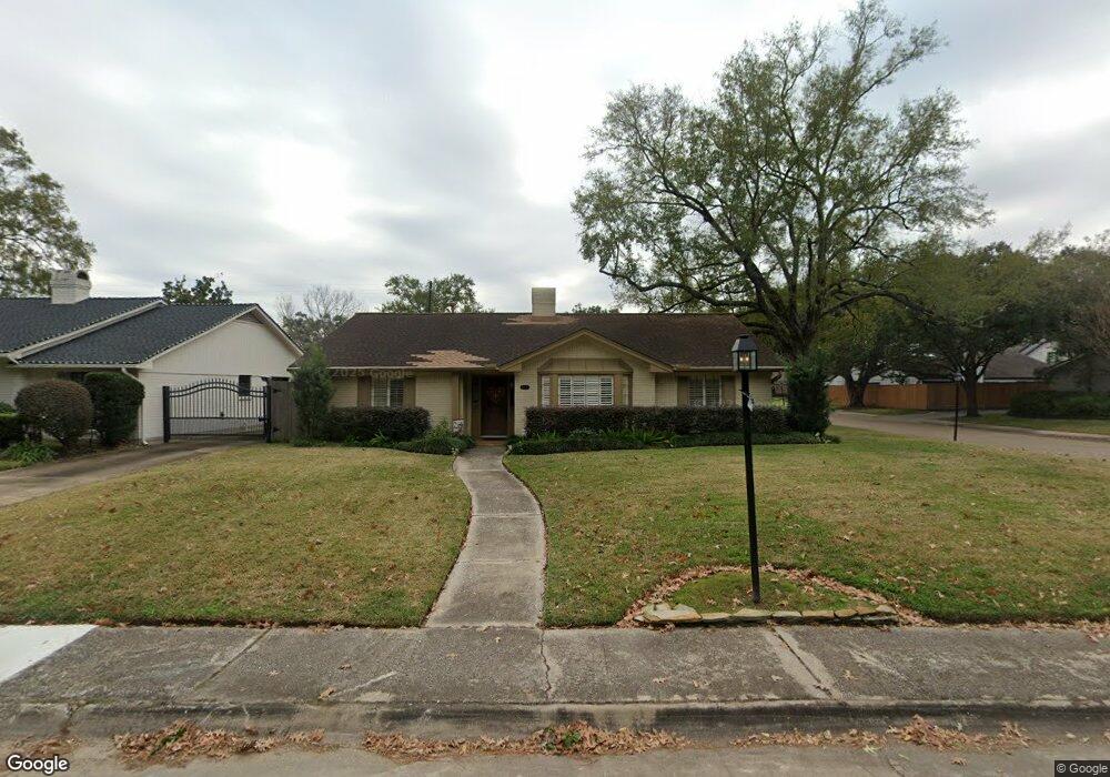 10055 Olympia Dr, Houston, TX 77042 - photo 1