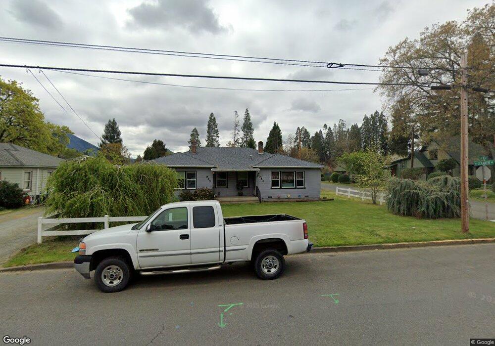 983 SE N St, Grants Pass, OR 97526 - photo 1