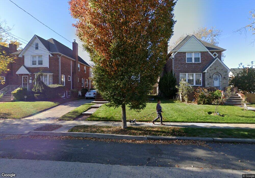 176 Bixley Heath, Lynbrook, NY 11563 - photo 1