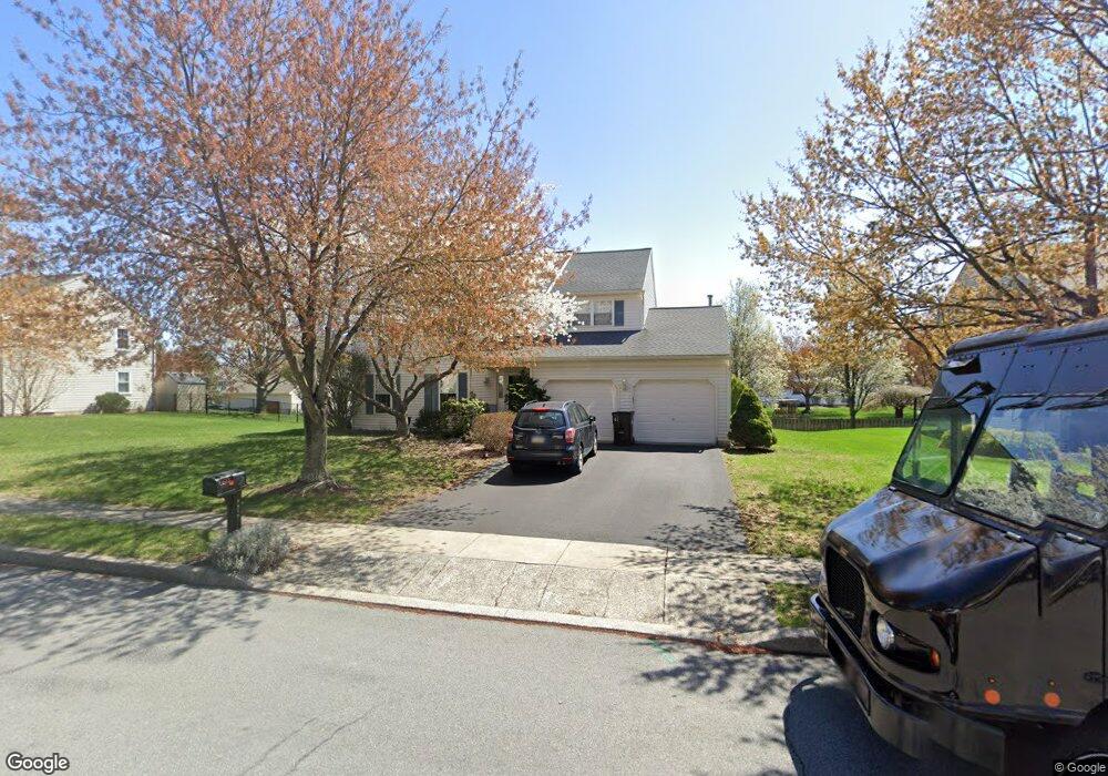 1112 Hickory Ln, Reading, PA 19606 - photo 1