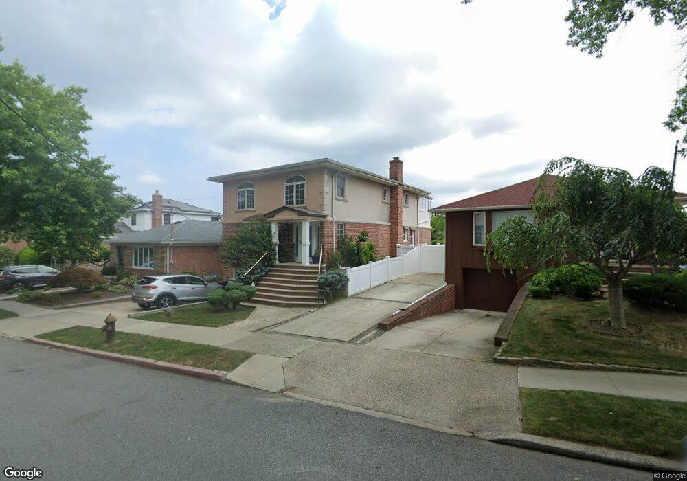 5731 Little Neck Pkwy, Little Neck, NY 11362 - photo 1