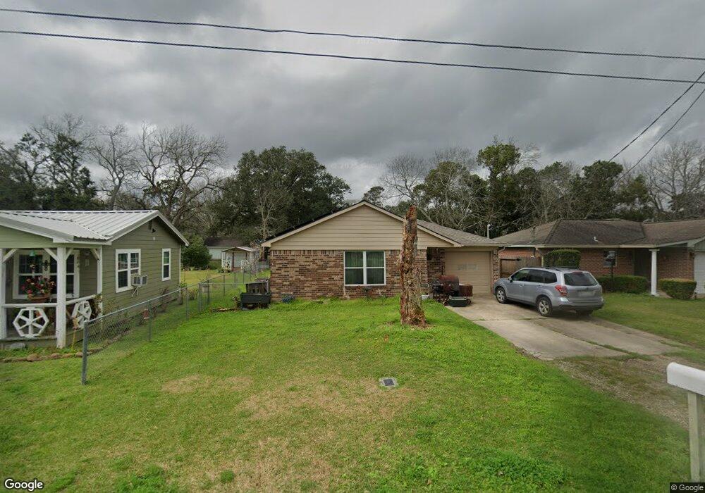 109 N Shirley St, Alvin, TX 77511 - photo 1