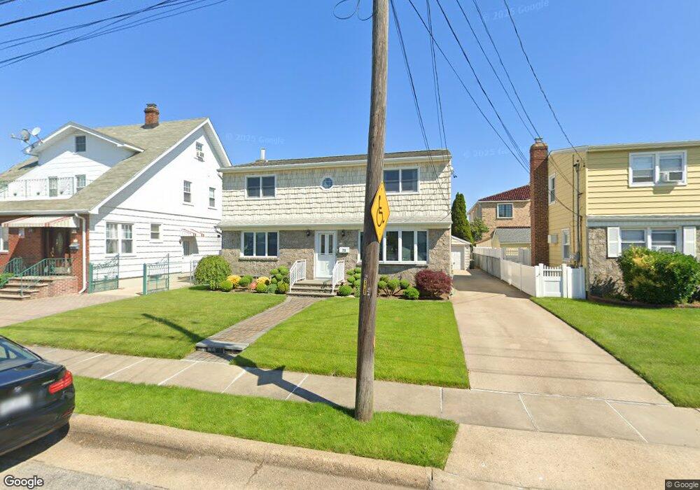 70 Dow Ave, Mineola, NY 11501 - photo 1