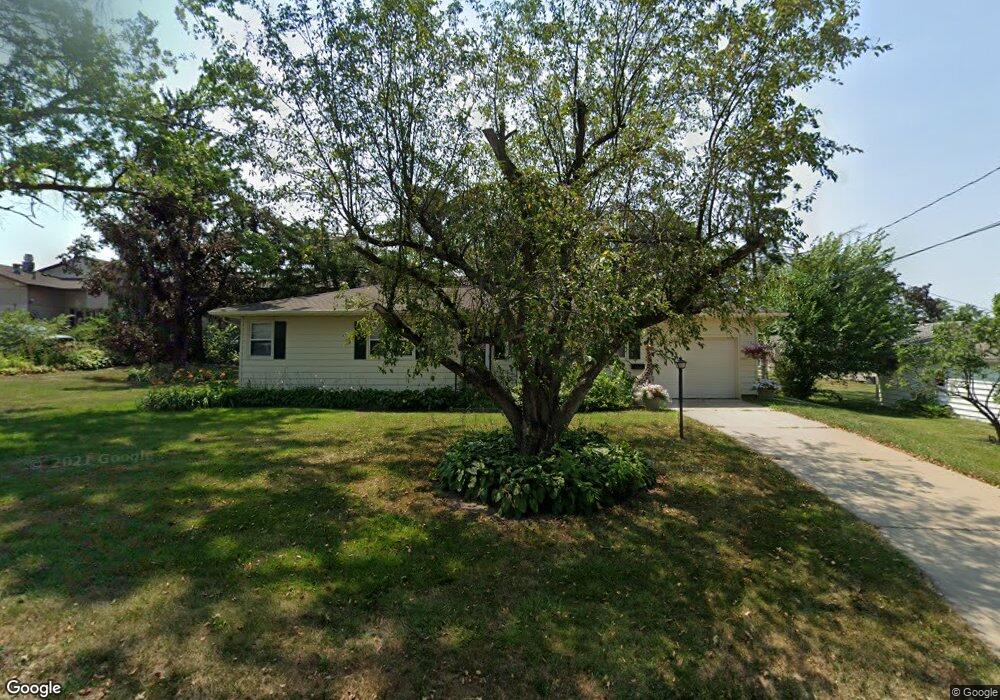 322 22nd St NW, Cedar Rapids, IA 52405 - photo 1