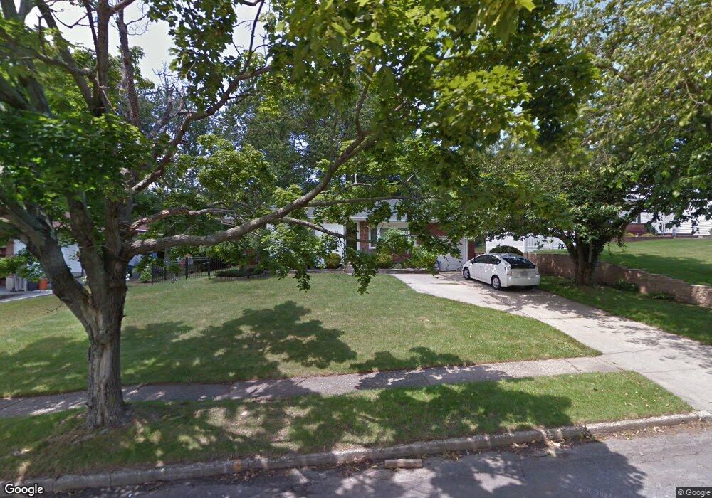 26 August Crescent, ComMacK, NY 11725 - photo 1