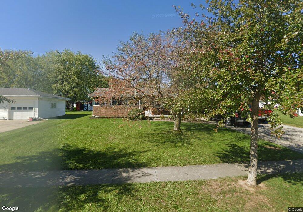 817 N Blackhoof St, Wapakoneta, OH 45895 - photo 1