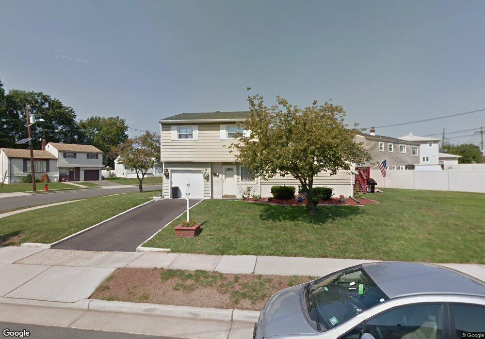 4 Clover Ct, Carteret, NJ 07008 - photo 1