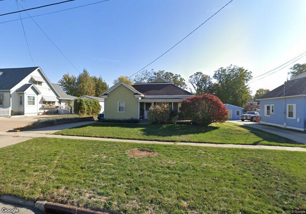 326 E 3rd St S, Newton, IA 50208 - photo 1