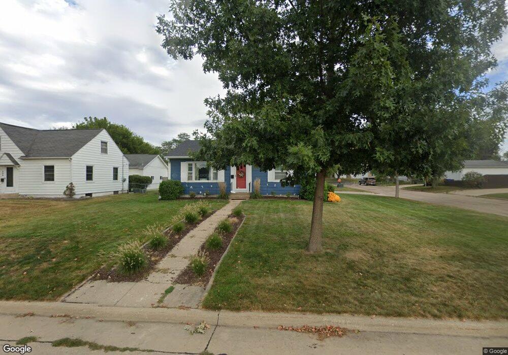 430 31st St SE, Cedar Rapids, IA 52403 - photo 1