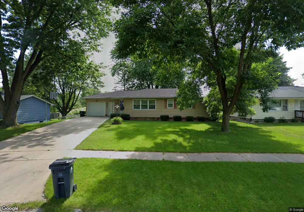 2409 Newport Dr SW, Cedar Rapids, IA 52404 - photo 1
