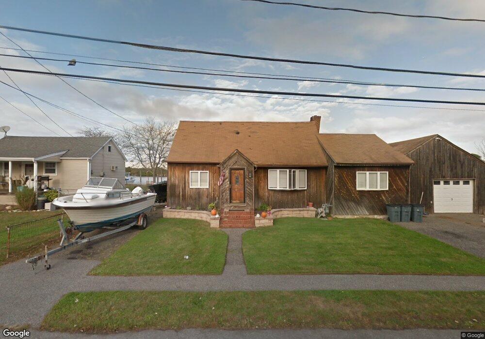 148 W Lake Dr, Lindenhurst, NY 11757 - photo 1