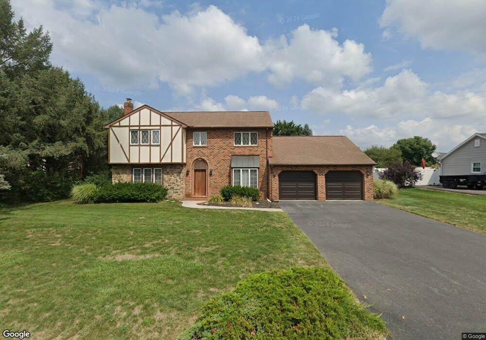 529 Colonial Dr, Greencastle, PA 17225 - photo 1