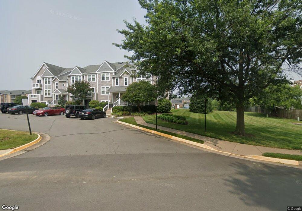 4050 Grays Pointe Ct unit B, Fairfax, VA 22033 - photo 1