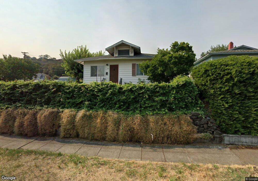724 E 13th St, the Dalles, OR 97058 - photo 1