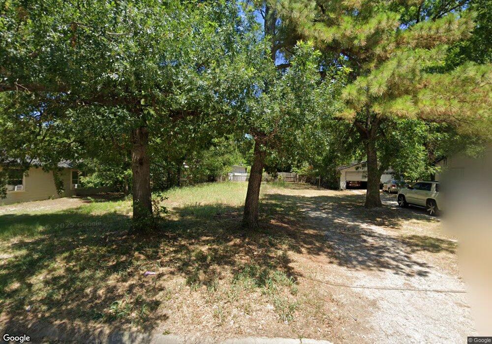 724 N Clements St, Gainesville, TX 76240 - photo 1