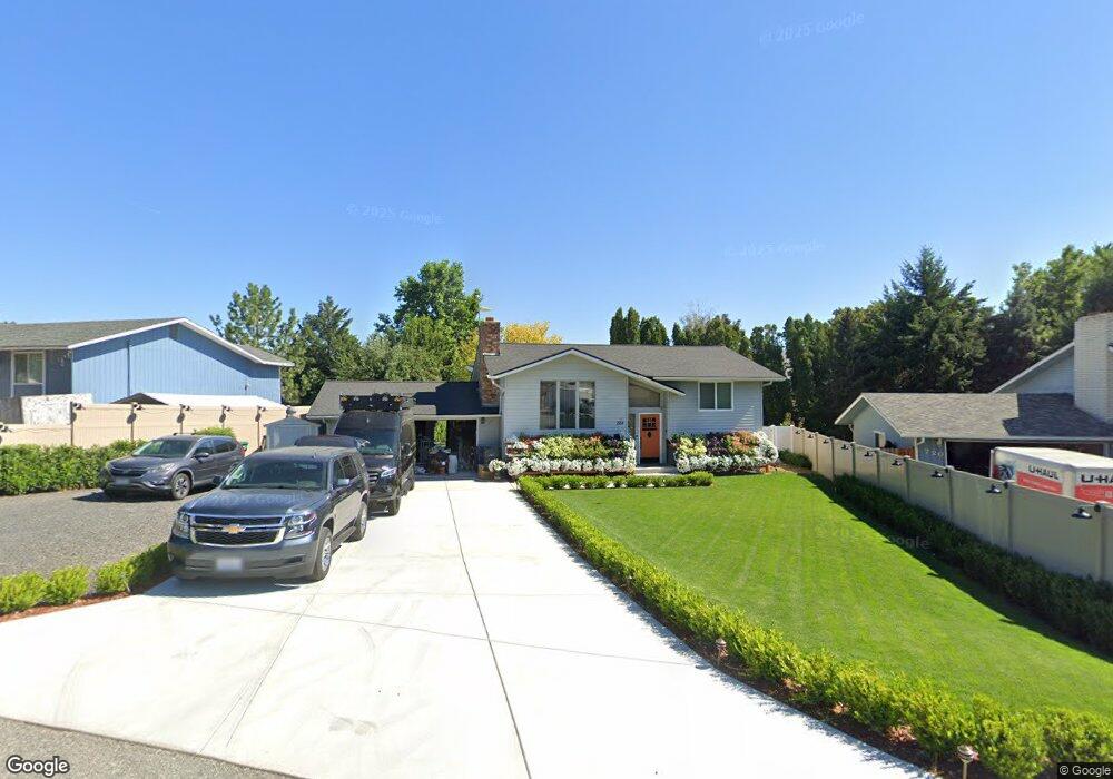 724 11th St NE, East Wenatchee, WA 98802 - photo 1
