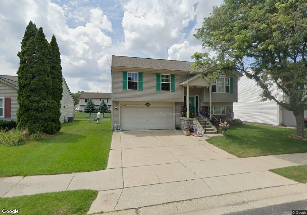 1086 Princeton Dr, Waterford, MI 48327 - photo 1