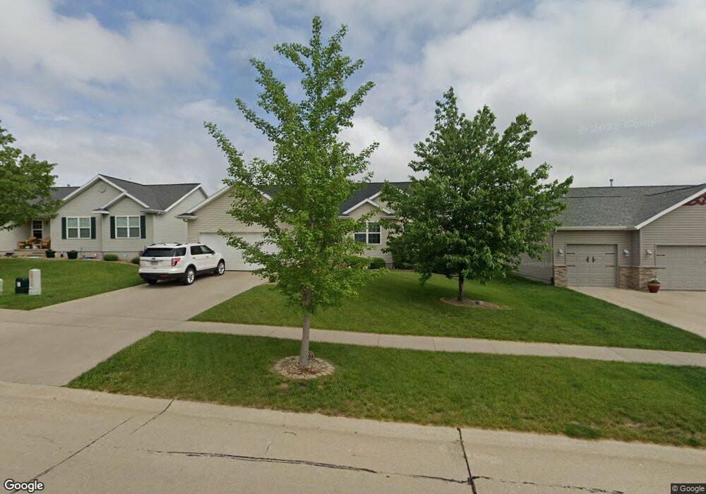 2206 Radcliffe Dr SW, Cedar Rapids, IA 52404 - photo 1