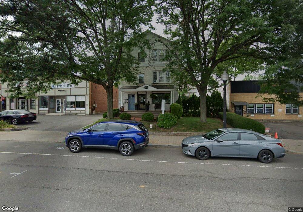 258 Park Rd unit 1, West Hartford, CT 06119 - photo 1