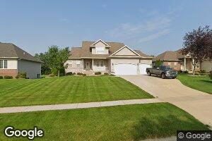 335 Phaeton Dr, Robins, IA 52328
