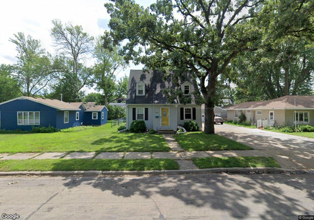 210 E Hawthorne St, Albert Lea, MN 56007 - photo 1