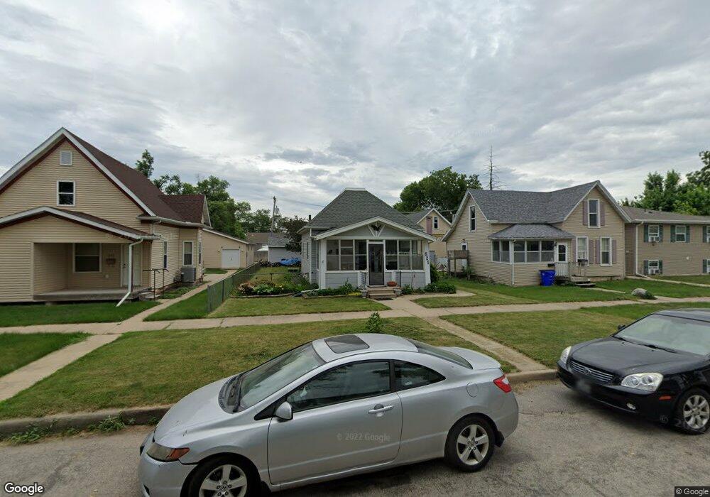 521 10th St SW, Cedar Rapids, IA 52404 - photo 1