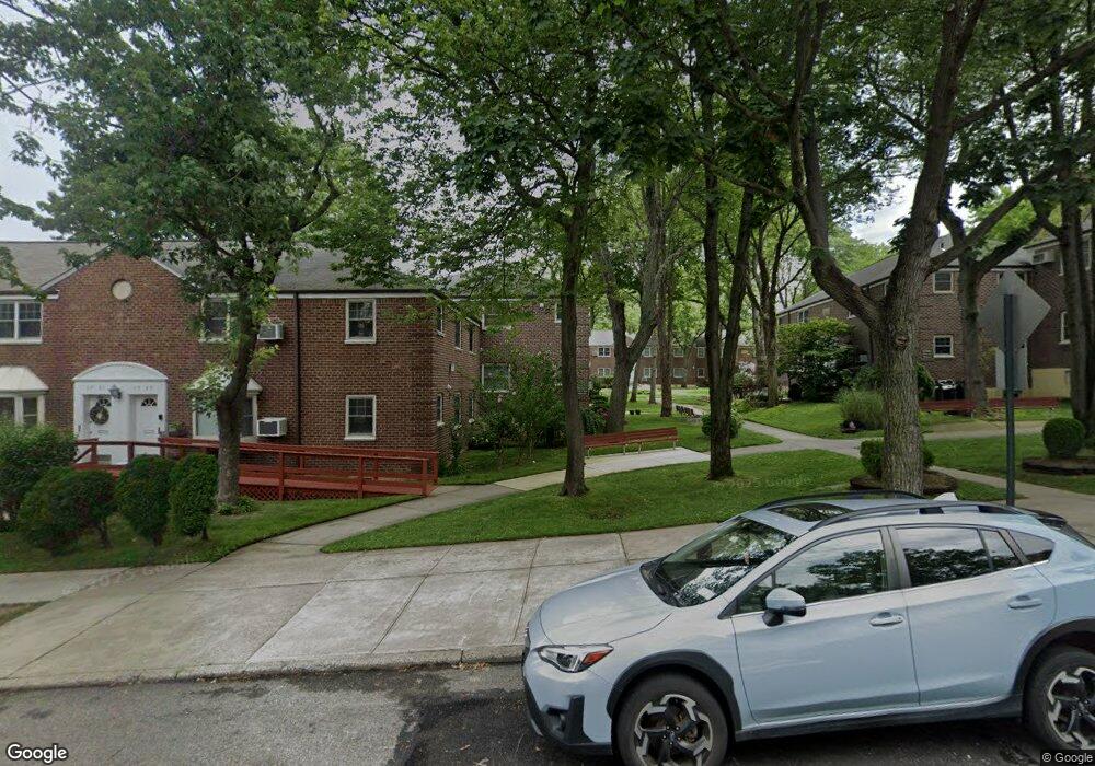 5709 Marathon Pkwy, Little Neck, NY 11362 - photo 1