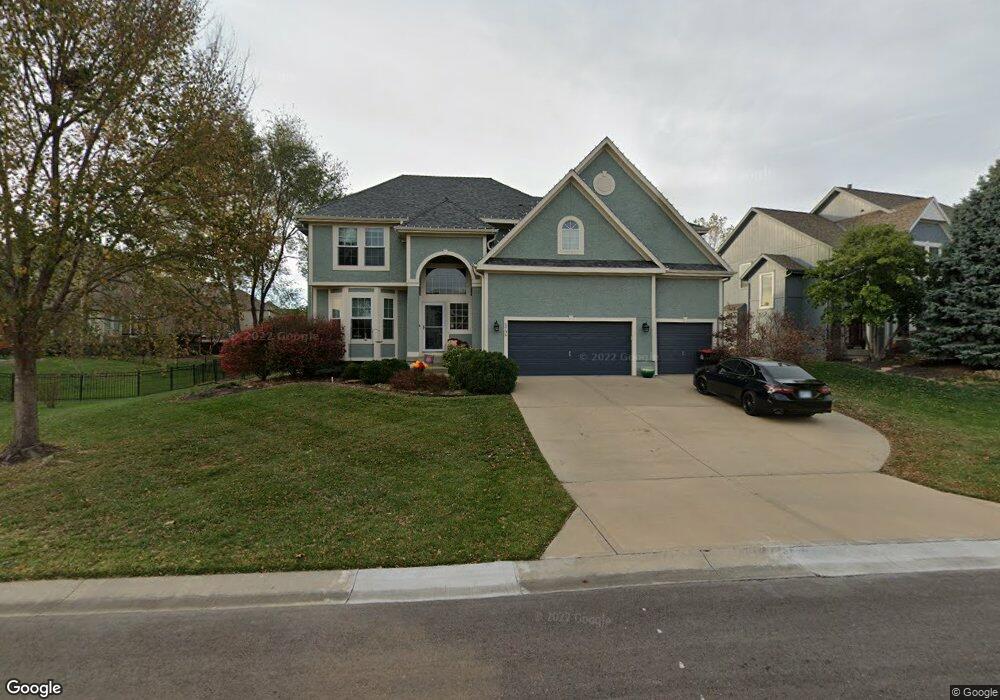 5736 Brockway St, Shawnee, KS 66226 - photo 1