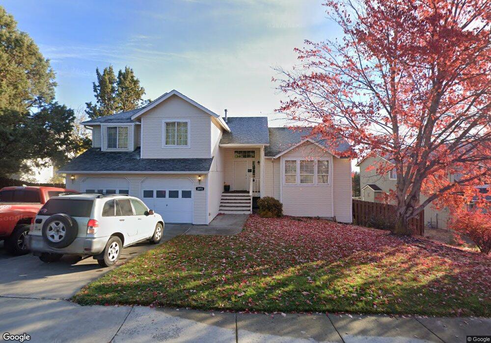 3651 SW Volcano Ave, Redmond, OR 97756 - photo 1