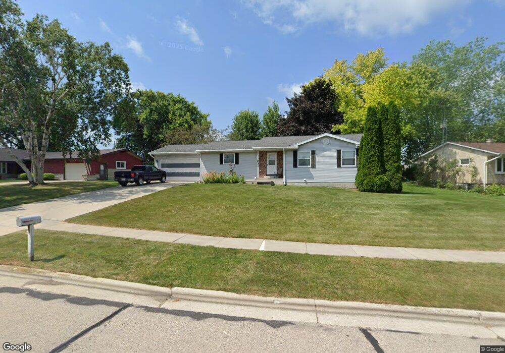1031 Milan Dr, Kewaskum, WI 53040 - photo 1